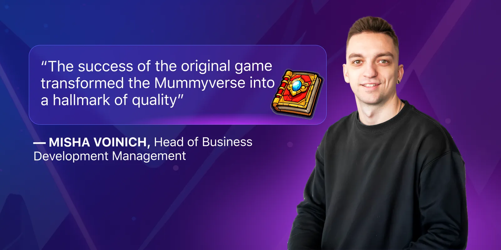 Misha Voinich, diretor de gestão de desenvolvimento de negócios da Belatra Games, com a identidade visual oficial da empresa ao fundo